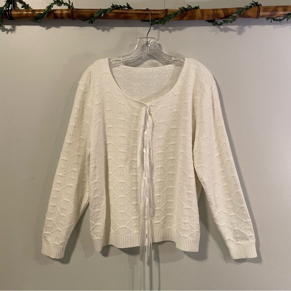 VTG White Bow Knit Sweater